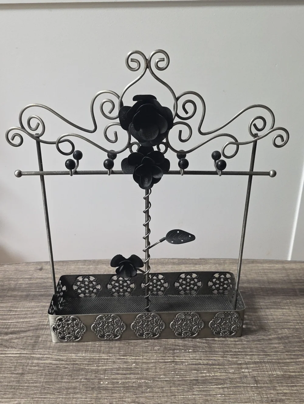 Decorative Metal Jewelry Stand with Floral Accents - Black & Silver
